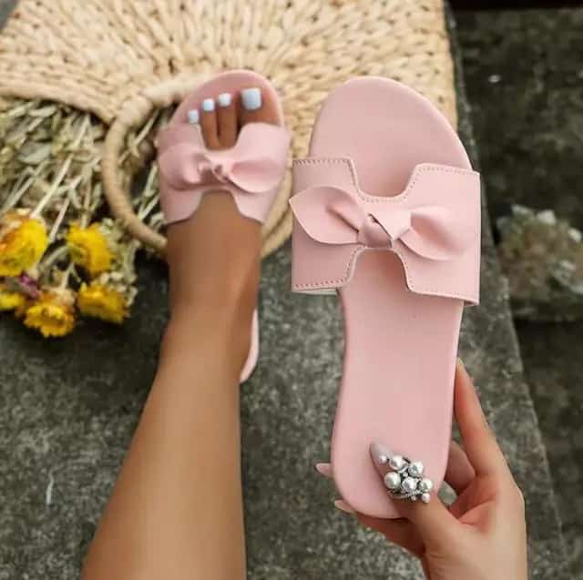 Bowtie leather sandals