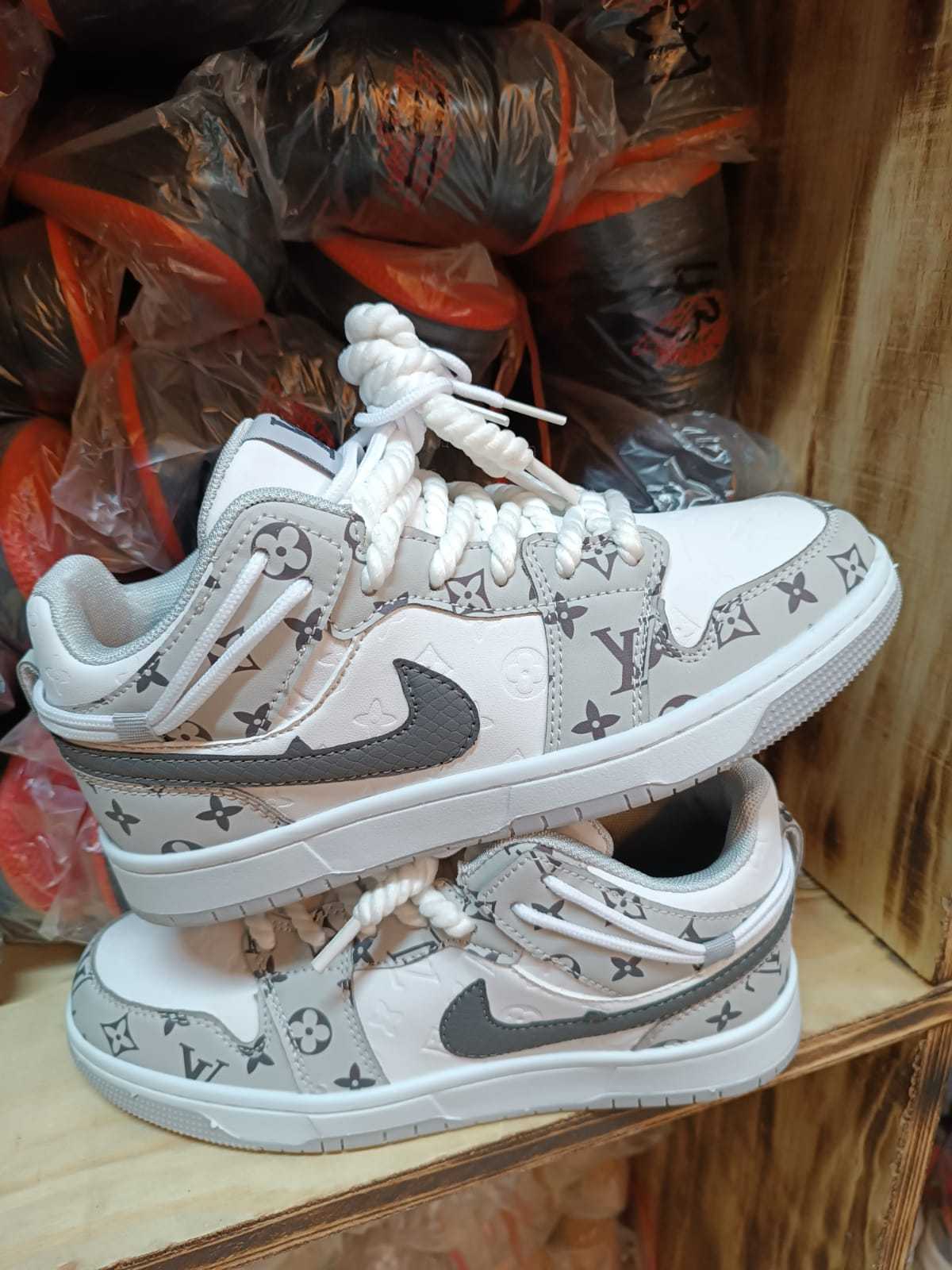 J1 x sb chunky laces