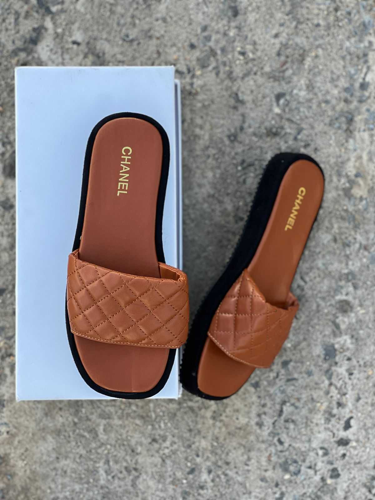 HIGH QUALITY SLIP~ON SANDLES (CHANEL)