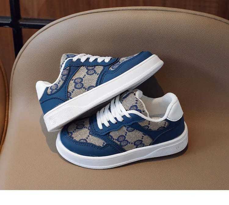 Kid's elegant sneakers