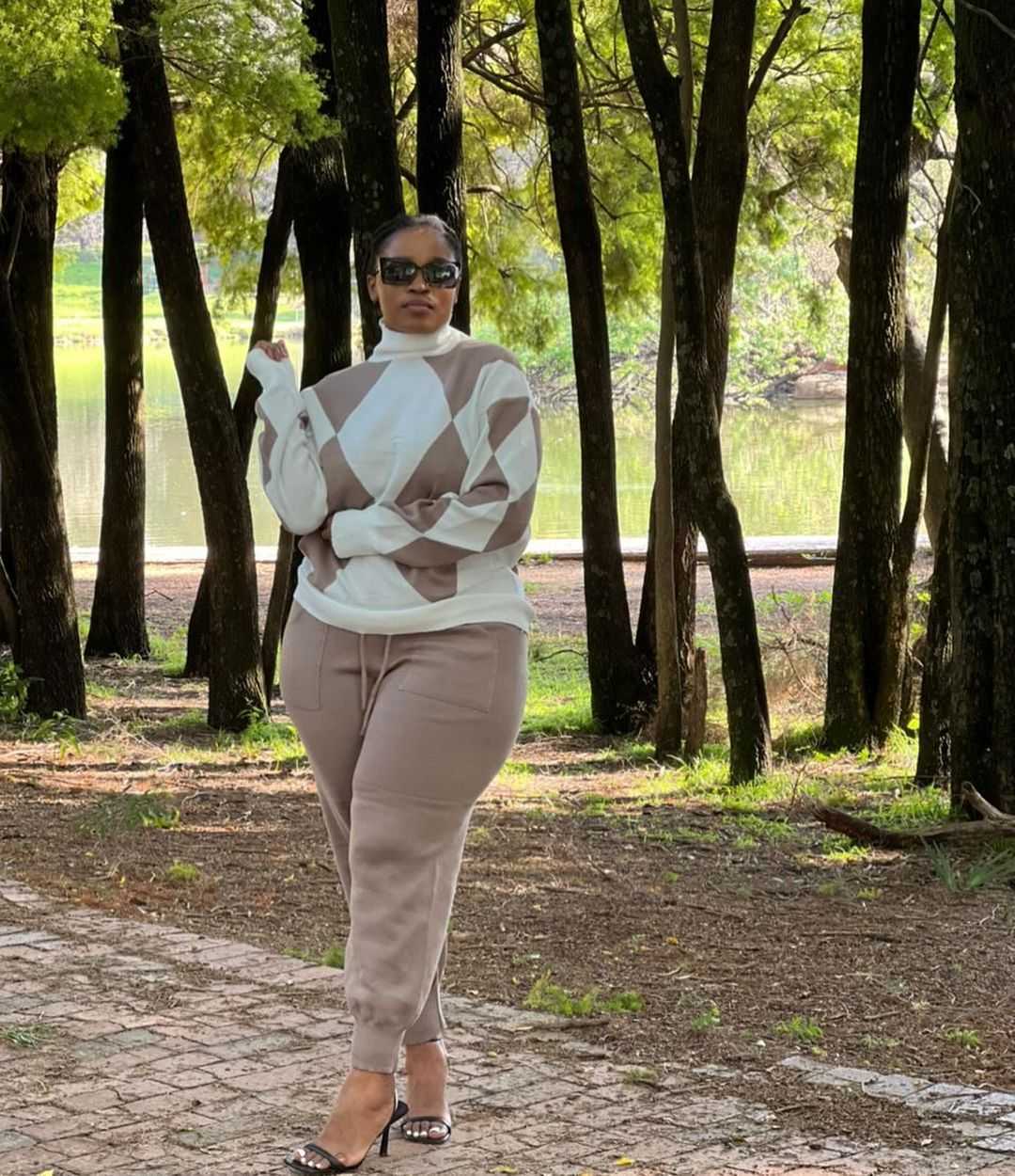 2 Piece Sweaters Set.