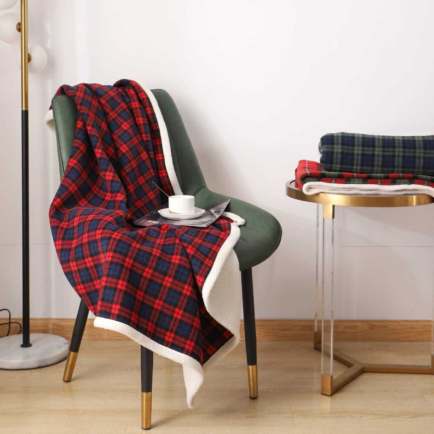 PLAIF VELVETY THROW BLANKET