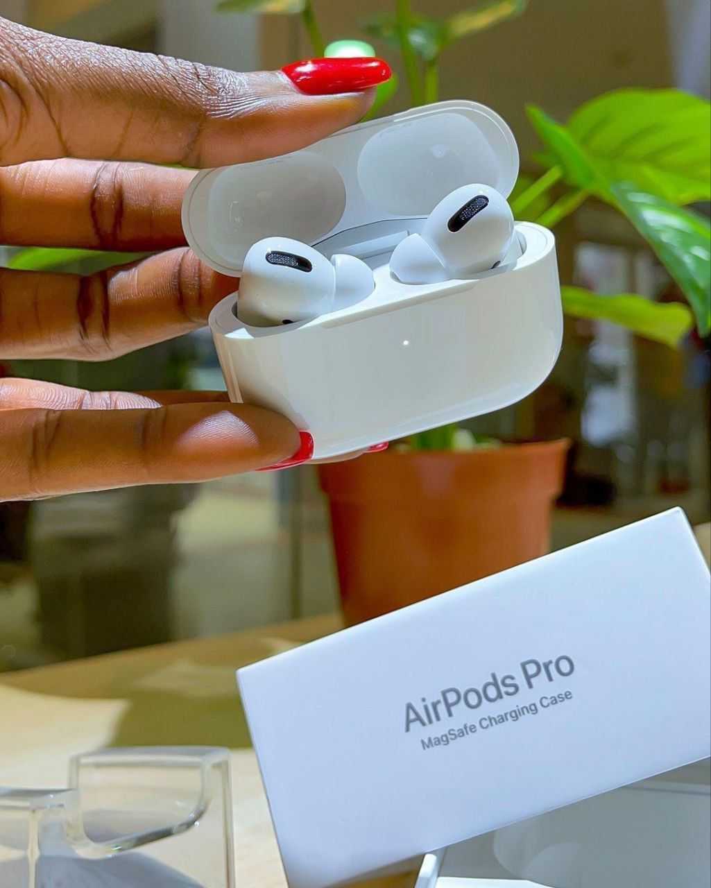 AIRPODS PRO (2ND GENERATION)