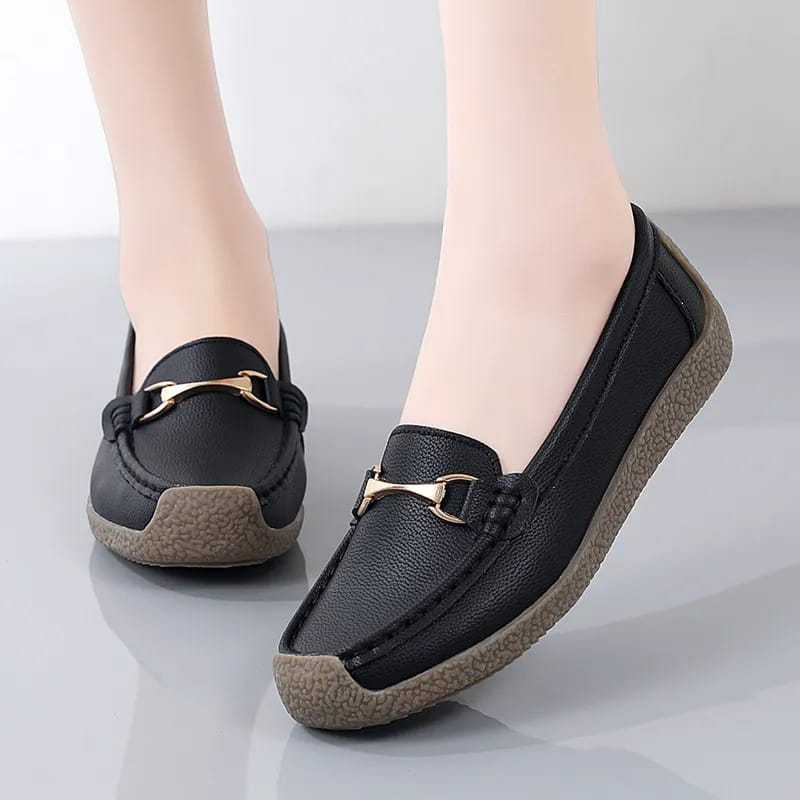 Flat ballet shoes