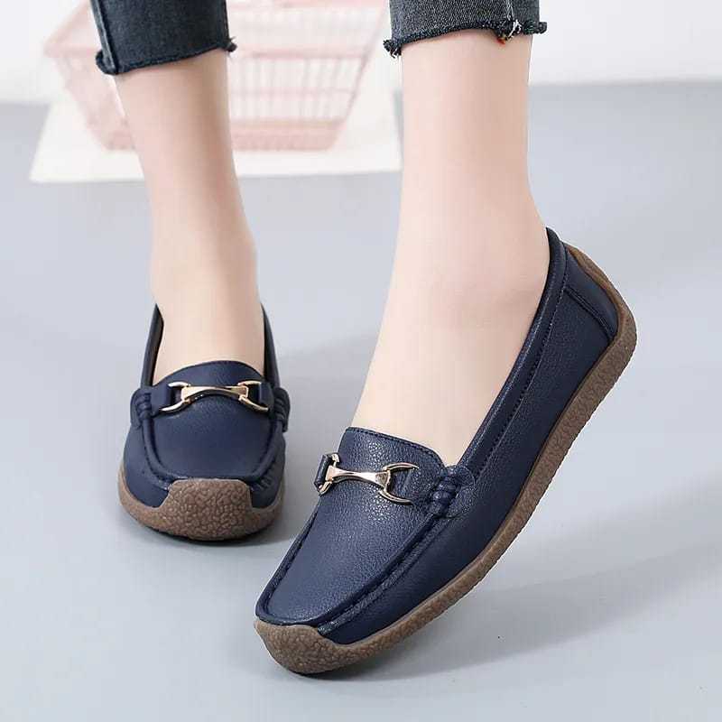 Flat ballet shoes