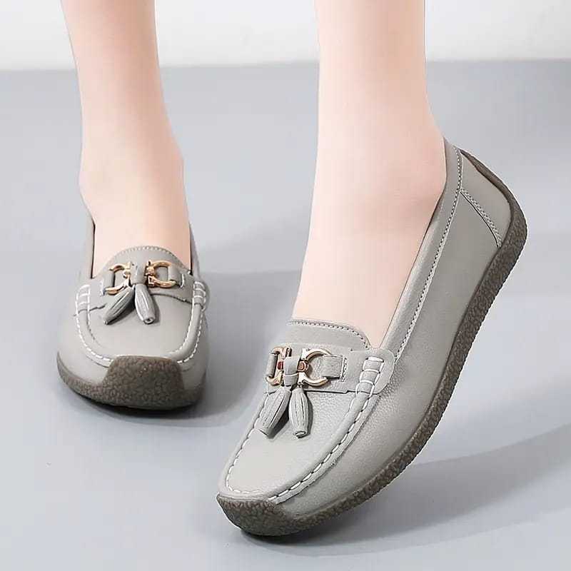 Flat ballet shoes