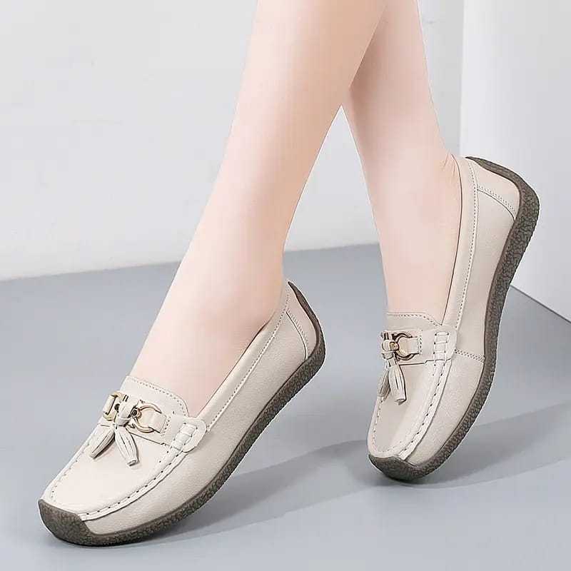 Flat ballet shoes