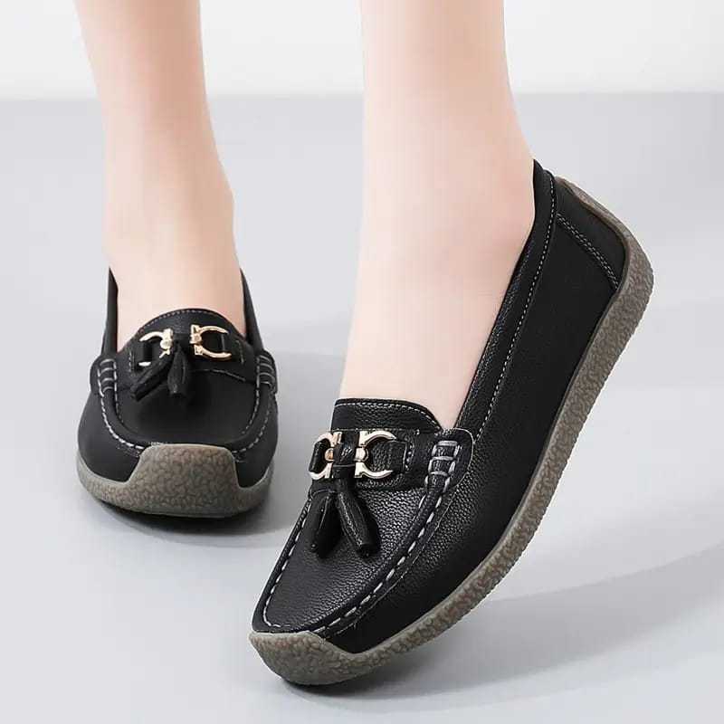 Flat ballet shoes
