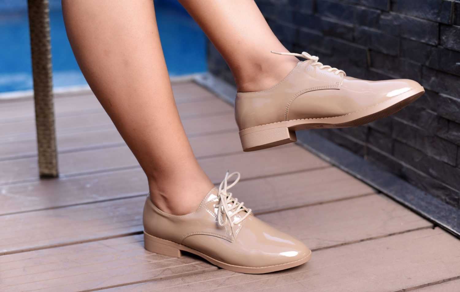 LACED BROGUES